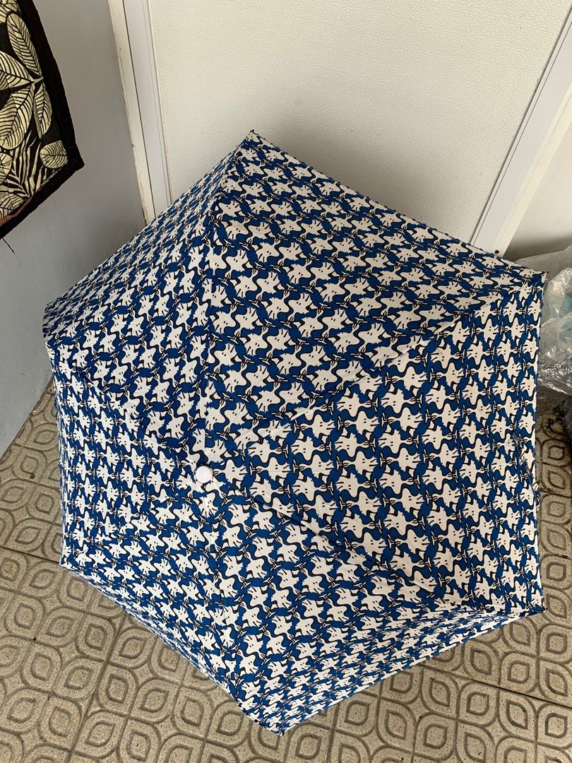 Peanuts Snoopy Foldable Umbrella (Category: Umbrellas) located in Taguig. Submitted by madisam (Listing ID 1396892225, Image 1). Description: preloved likenew .