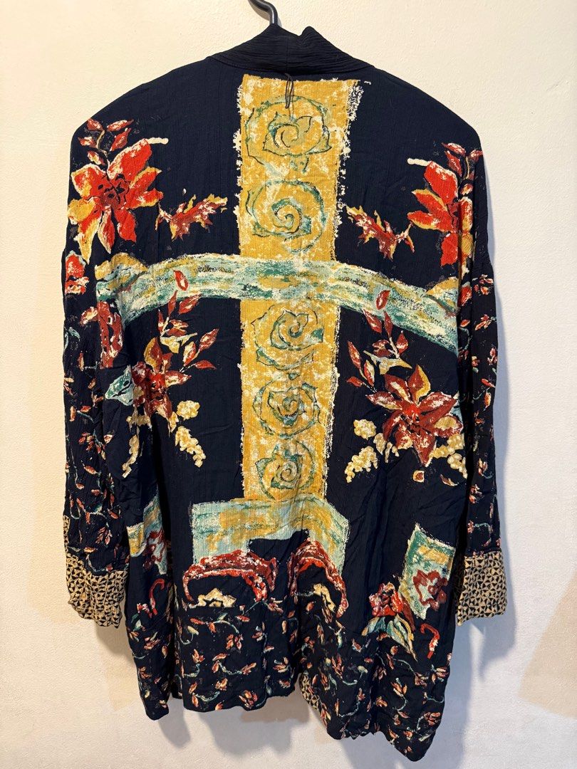 PLUS SIZE KIMONO (Category: Coats, Jackets and Outerwear) located in Taguig. Submitted by _decluttermomma_ (Listing ID 1396875944, Image 2). Description: CAROLE LITTLE Plus Size Kimono XL-2XL Rarely Used Very nice condition pa .