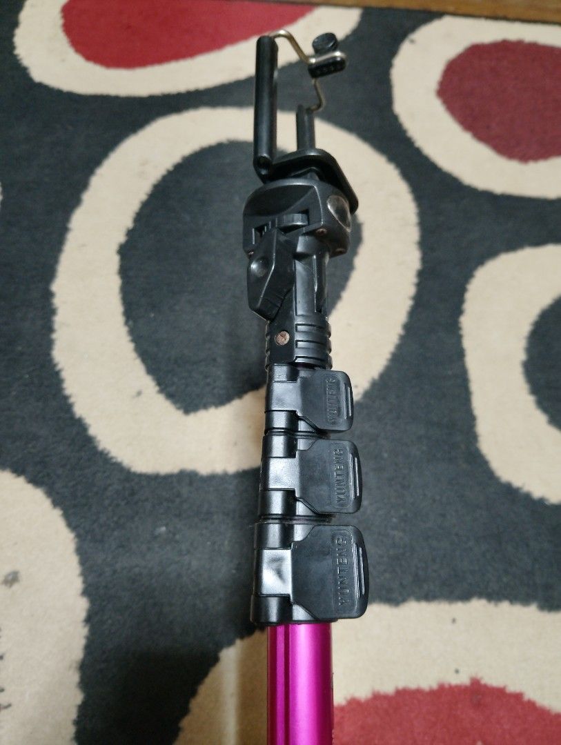selfie tripod bundle (Category: Mounts & Holders) located in Manila. Submitted by boyhet.thrift15 (Listing ID 1396950528, Image 3). Description: selfie tripod bundle set selling 600.