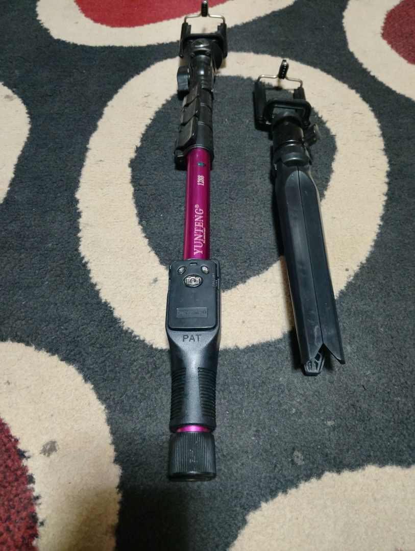 selfie tripod bundle (Category: Mounts & Holders) located in Manila. Submitted by boyhet.thrift15 (Listing ID 1396950528, Image 1). Description: selfie tripod bundle set selling 600.