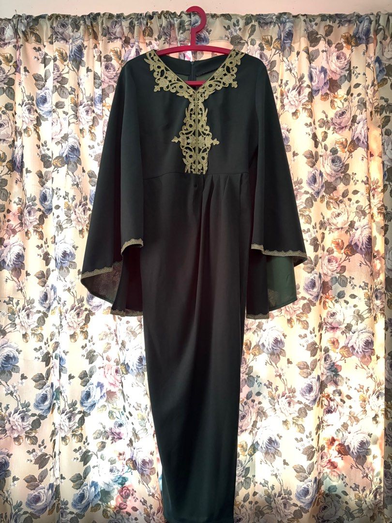 Shein Dark Green Dress (Category: Dresses) located in Quezon City. Submitted by elle.27 (Listing ID 1396876787, Image 3). Description: Used once Large size Very elegant and pretty! Pm for when worn Link on Shein: Al Najma Floral Appliques Contrast Trim Trumpet Sleeve Dress I discovered amazing products on SHEIN.com, come check them out! http://api-shein.shein.com/h5/sharejump/appjump?link=l5eDiTWmgaa_8&localcountry=PH&url_from=GM74286156620.