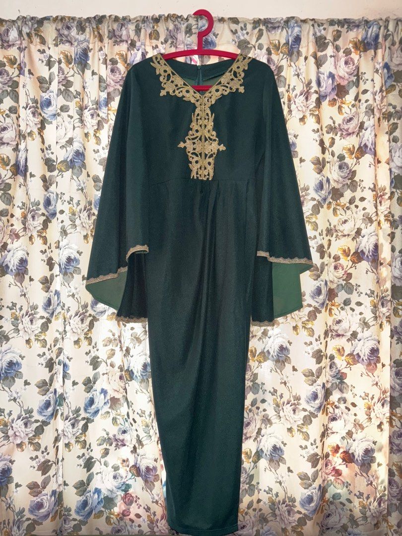 Shein Dark Green Dress (Category: Dresses) located in Quezon City. Submitted by elle.27 (Listing ID 1396876787, Image 2). Description: Used once Large size Very elegant and pretty! Pm for when worn Link on Shein: Al Najma Floral Appliques Contrast Trim Trumpet Sleeve Dress I discovered amazing products on SHEIN.com, come check them out! http://api-shein.shein.com/h5/sharejump/appjump?link=l5eDiTWmgaa_8&localcountry=PH&url_from=GM74286156620.
