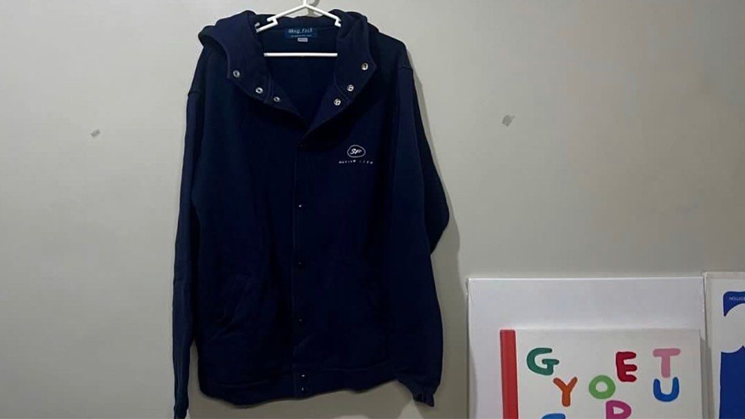 Skeg Fast Sweater/Hoodie (Category: Coats, Jackets and Outerwear) located in Manila. Submitted by arf_01 (Listing ID 1389999602, Image 3). Description: decluttering.