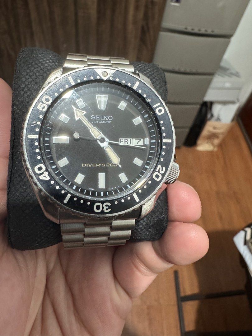 SKX399 Seiko Automatic Diver's 200m Watch (Category: Men's Watches) located in Quezon City. Submitted by juanderman21 (Listing ID 1396955199, Image 1). Description: - Seiko automatic diver's watch - Stainless steel case and bracelet - Black dial with day and date display - Rotating black bezel - Marked "Diver's 200m" - Seiko logo and model info on case back.