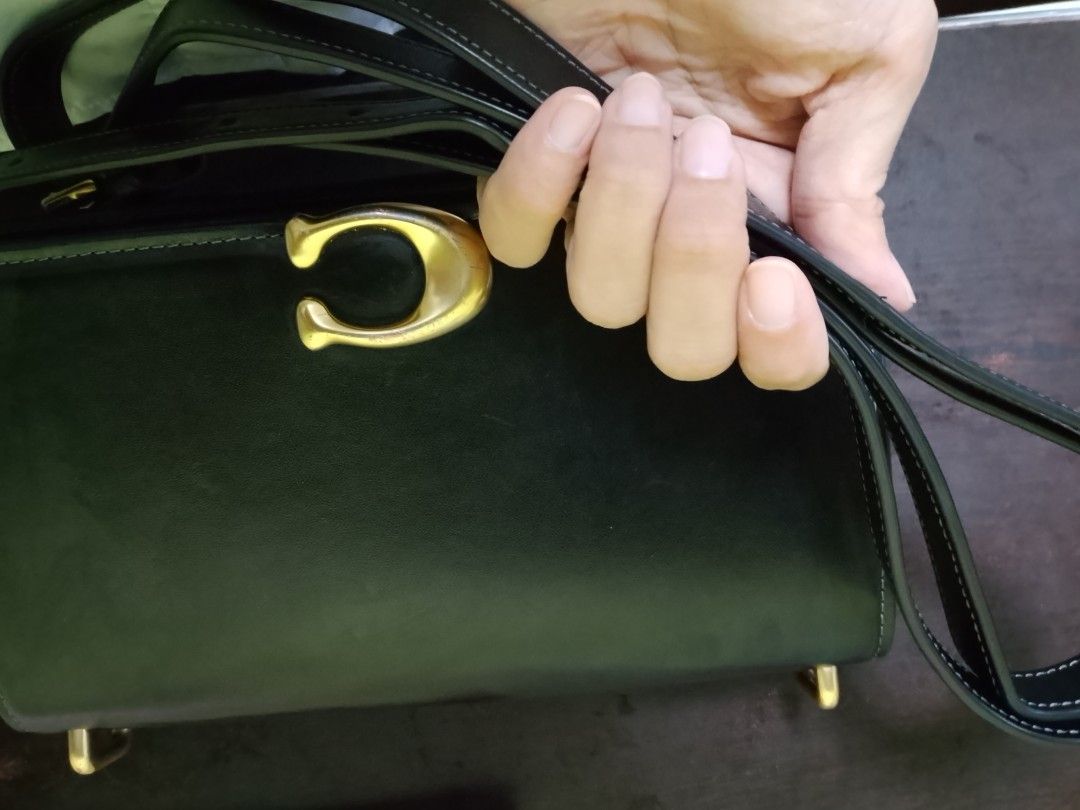 SMISKY HIPPER READ DESCRIPTION coach shoulder bag (Category: Luxury Bags & Wallets) located in Marikina City. Submitted by declutter.sasalele (Listing ID 1397013103, Image 2). Description: Title product only for reach. I am raising money for my personal needs. a bit negotiable if get agad. meet ups only, preferably sm Megamall. well used, expect flaws in hardware and the leather itself. perfect for everyday use and elegant events. AGAIN. take not