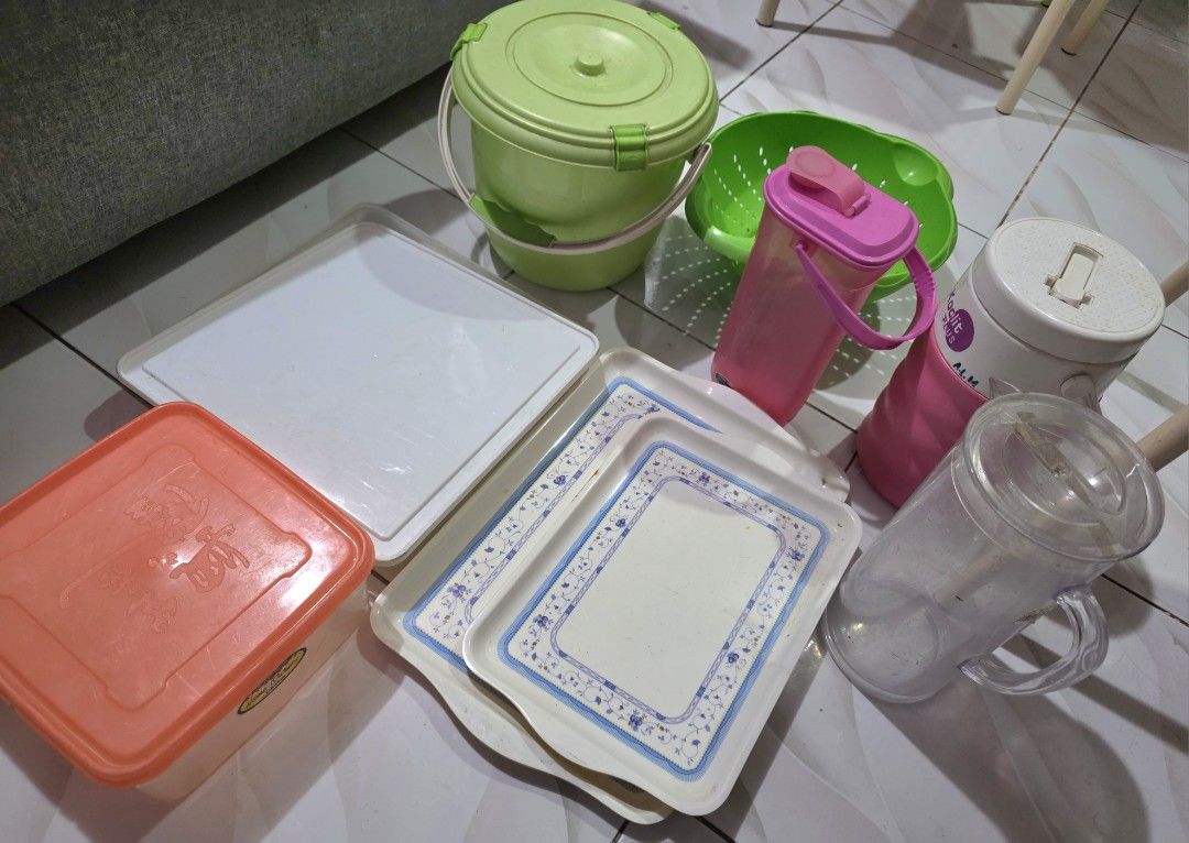 TAKE AL❗️❗️❗️❗️❗️Assorted Kitchenware Set (Category: Other Kitchenware & Tableware) located in Quezon City. Submitted by anakai (Listing ID 1396848381, Image 1). Description: - Green bucket - Colander - Pink water bottle - White container (with and without lid) - Clear pitcher - Serving trays with white base and blue floral design Ideal for various kitchen uses..