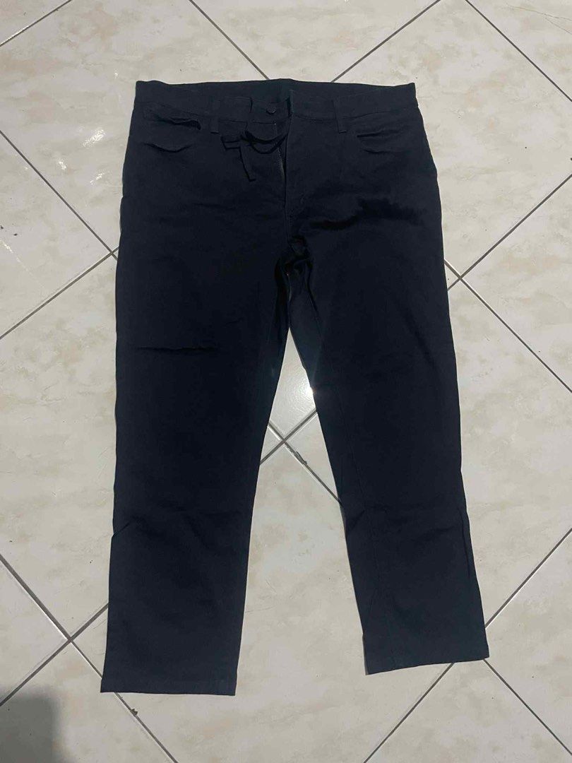 Uniqlo Ankle Pants Midnight Blue Stretch (Category: Trousers) located in Manila. Submitted by ulan1219 (Listing ID 1396992474, Image 1). Description: Uniqlo Ankle Pants Midnight Blue Stretch - W: 36-40 - L: 38 - Good as new.