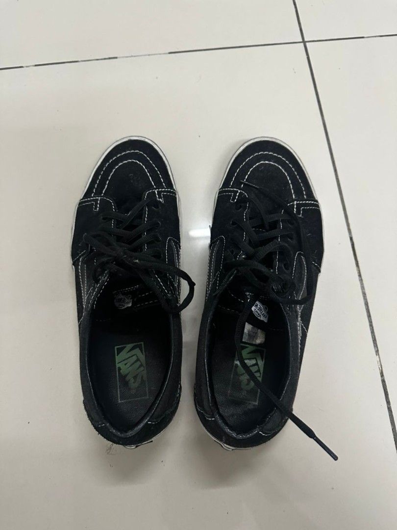 Vans (Category: Sneakers) located in Klang. Submitted by adamrusy (Listing ID 1397005606, Image 1). Description: uk9 kasut dah guna 2 tahun boleh nego.