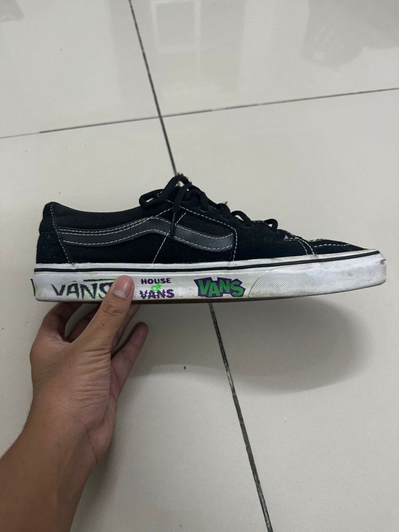 Vans (Category: Sneakers) located in Klang. Submitted by adamrusy (Listing ID 1397005606, Image 3). Description: uk9 kasut dah guna 2 tahun boleh nego.