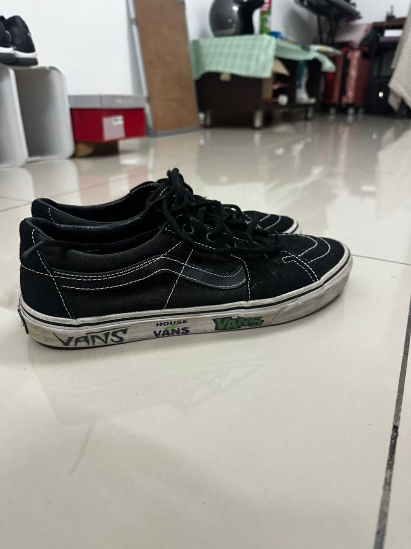 Vans (Category: Sneakers) located in Klang. Submitted by adamrusy (Listing ID 1397005606, Image 2). Description: uk9 kasut dah guna 2 tahun boleh nego.