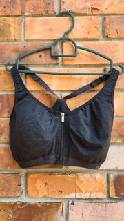 (Category: ) located in . Submitted by izzcloset (Listing ID 1396867223, Image 1). Description: .