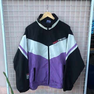(Category: ) located in . Submitted by bundle.uniqlo (Listing ID 1396952900, Image 1). Description: .