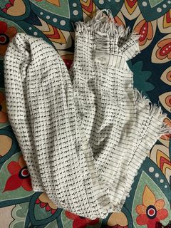 White checker knitted scarf 白色格仔小香風針織頸巾64198184383362110