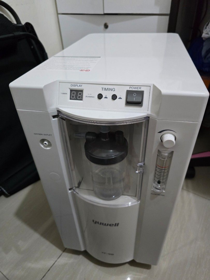 Yuwell 5L Oxygen Concentrator (Category: Other Assistive Aids) located in Manila. Submitted by kikzdc6 (Listing ID 1397030934, Image 2). Description: Yuwell oxygen concentrator model : 7F-5B call or text : 09175400701.