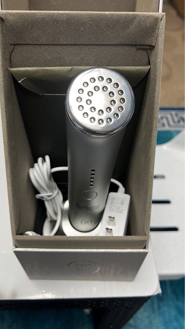 Zero Gravity Perfectio Facial Device (Category: Face Care) located in Cavite. Submitted by tomiemo15 (Listing ID 1397003356, Image 1). Description: Zero Gravity Perfectio Facial Device like new pa Di na nagagamit busy na wala ng time. magPaganda. 😃 nabilis sa SM Dasma pagnakuha mo bigyan pa kita free facial Voucher worth of 10k. Dasma location..