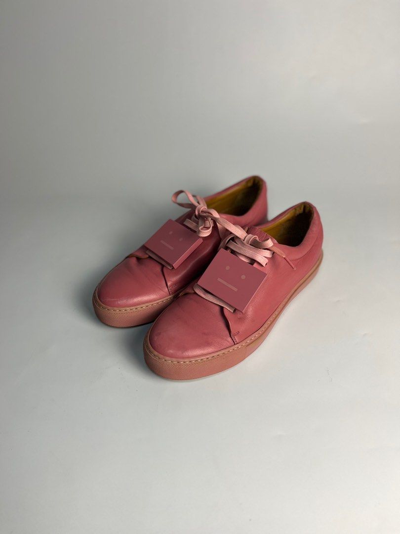 Acne Studios “Adriana” Face Plaque Pink Leather Low Top Sneakers (Category: Sneakers & Footwear) located in Manila. Submitted by streetsavvy (Listing ID 1397064475, Image 1). Description: Acne Studios “Adriana” Face Plaque Pink Leather Low Top Sneakers Size: 39 Made in Italy Flaw: Sign of usage, Scratch, stains, heel drags A classic and iconic style from Acne Studios. These high-quality, minimalistic leather low-top sneakers feature the brand’s r