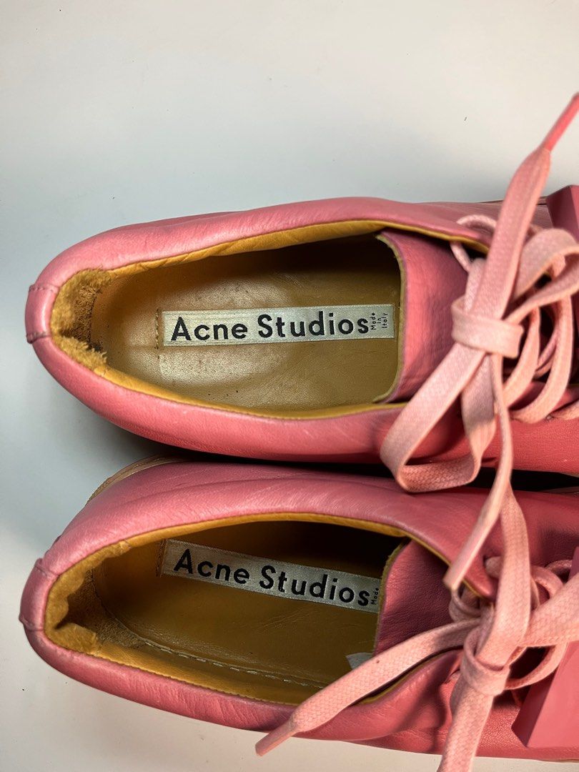 Acne Studios “Adriana” Face Plaque Pink Leather Low Top Sneakers (Category: Sneakers & Footwear) located in Manila. Submitted by streetsavvy (Listing ID 1397064475, Image 3). Description: Acne Studios “Adriana” Face Plaque Pink Leather Low Top Sneakers Size: 39 Made in Italy Flaw: Sign of usage, Scratch, stains, heel drags A classic and iconic style from Acne Studios. These high-quality, minimalistic leather low-top sneakers feature the brand’s r
