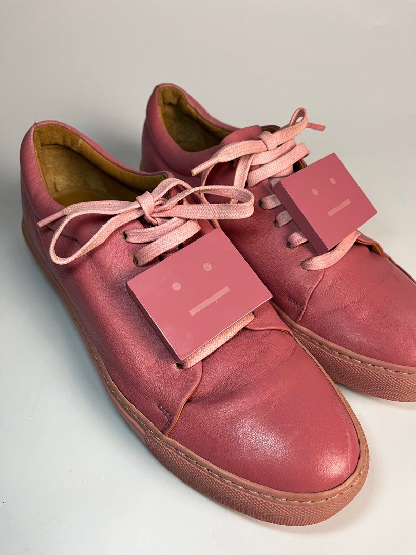 Acne Studios “Adriana” Face Plaque Pink Leather Low Top Sneakers (Category: Sneakers & Footwear) located in Manila. Submitted by streetsavvy (Listing ID 1397064475, Image 2). Description: Acne Studios “Adriana” Face Plaque Pink Leather Low Top Sneakers Size: 39 Made in Italy Flaw: Sign of usage, Scratch, stains, heel drags A classic and iconic style from Acne Studios. These high-quality, minimalistic leather low-top sneakers feature the brand’s r