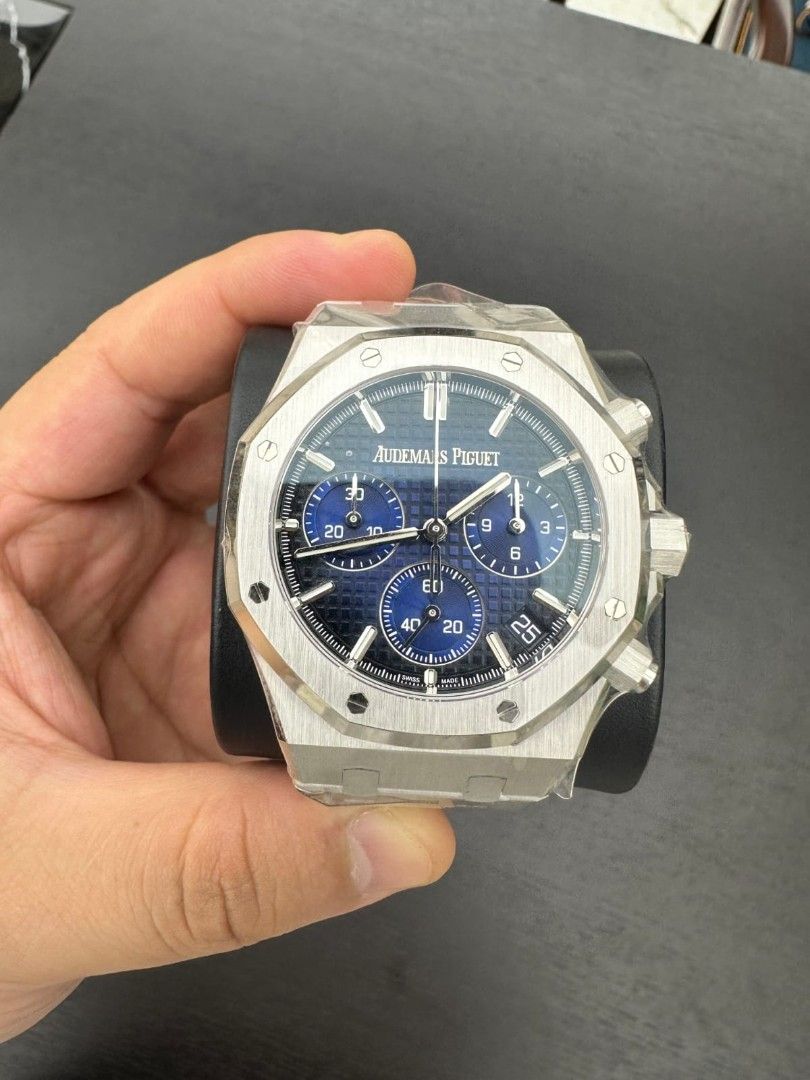 Audemars Piguet Royal Oak Selfwinding Chronograph (Category: Watches) located in Singapore. Submitted by luke1981 (Listing ID 1397046874, Image 1). Description: Audemars Piguet Brand New Chronograph 41mm Smoke Blue Grande Tapisserie Dial White Gold Bracelet. June 2025 Special Edition 26240BC.1320BC.04 Retail $120900/- Slight Negotiation. Thanks.