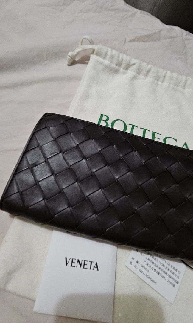 Bottega Veneta zippy wallet (Category: Luxury Bags & Wallets) located in Paranaque City. Submitted by beleescloset (Listing ID 1397090274, Image 2). Description: Guaranteed authentic with cards and dust bag Dark brown color.