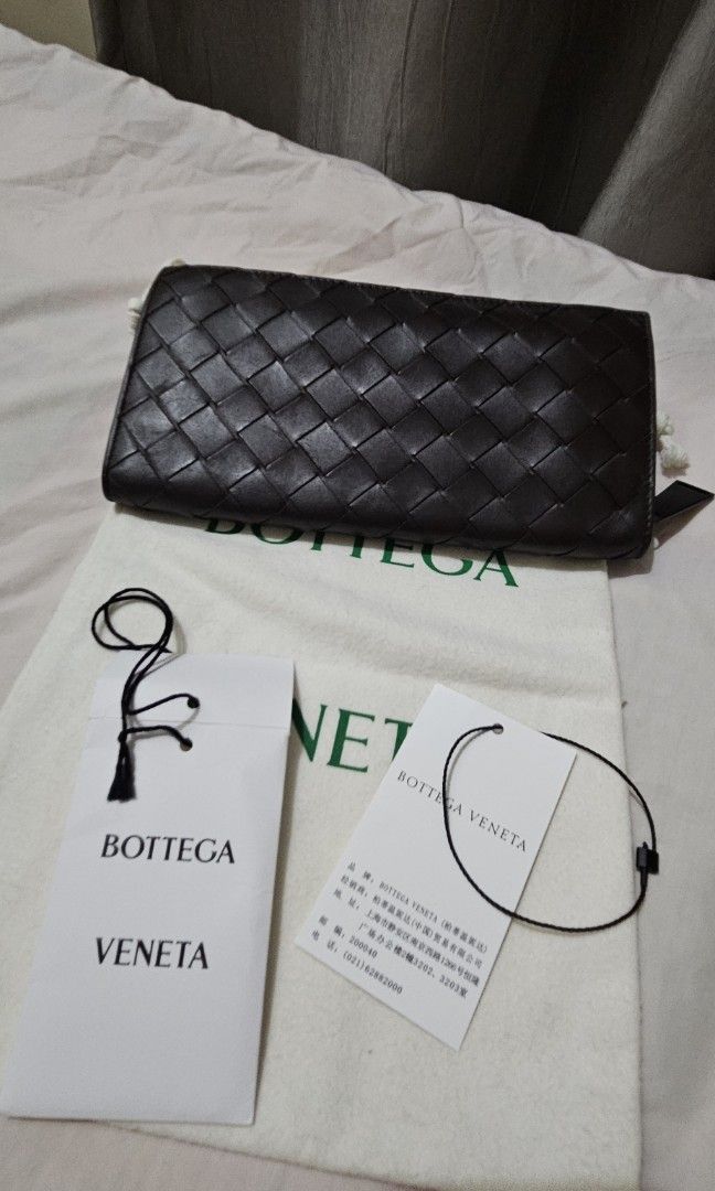 Bottega Veneta zippy wallet (Category: Luxury Bags & Wallets) located in Paranaque City. Submitted by beleescloset (Listing ID 1397090274, Image 1). Description: Guaranteed authentic with cards and dust bag Dark brown color.