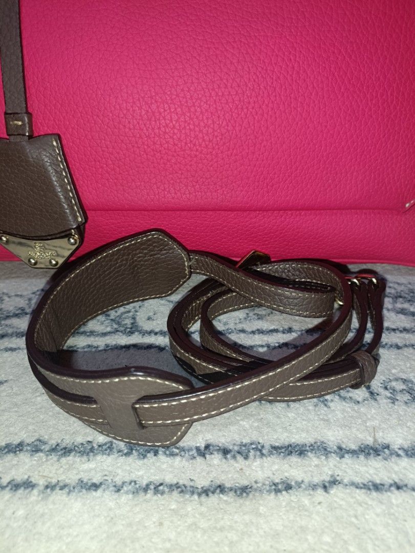 Bruno Magli Leather Bag (Category: Tote Bags) located in San Pedro. Submitted by elevens_online_thrift_shop (Listing ID 1397142613, Image 2). Description: Old Price 2500.00 Clearance Price 1800.00 can fit laptop or tablet where is as is feel free to ask questions before making a purchase.