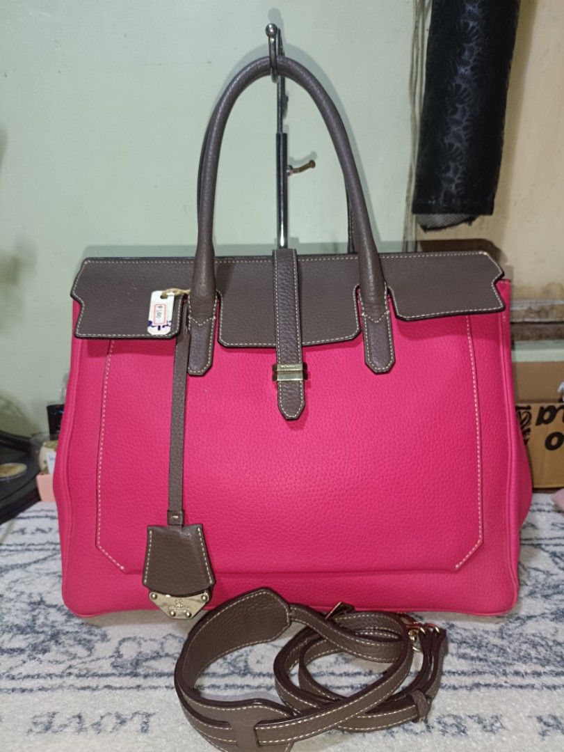 Bruno Magli Leather Bag (Category: Tote Bags) located in San Pedro. Submitted by elevens_online_thrift_shop (Listing ID 1397142613, Image 1). Description: Old Price 2500.00 Clearance Price 1800.00 can fit laptop or tablet where is as is feel free to ask questions before making a purchase.