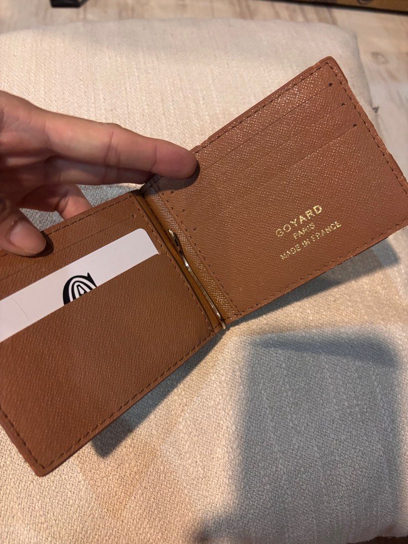 Card holder (Category: Luxury Bags & Wallets) located in Cebu City. Submitted by day.98 (Listing ID 1394981390, Image 2). Description: genuine leather paperbillwoth stamp no flaws.