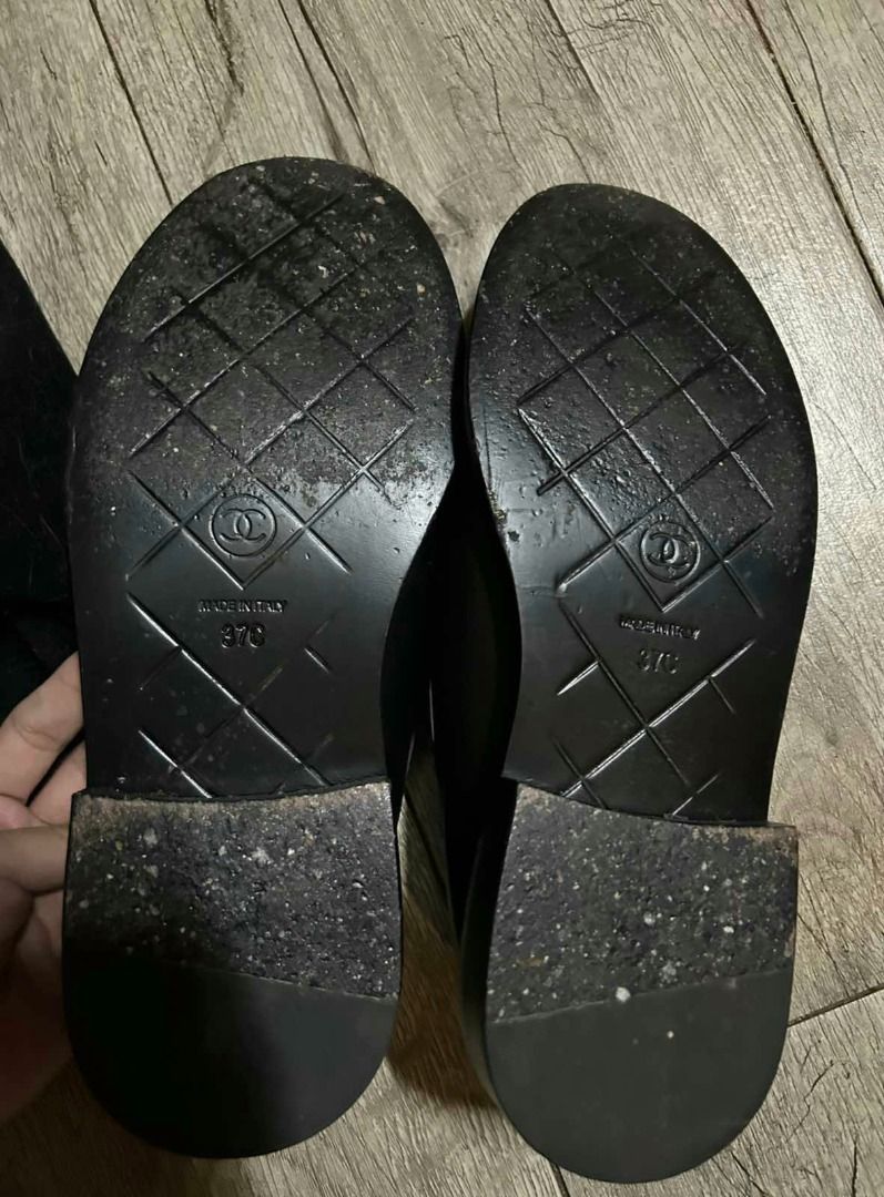 Chanel Quilted Turnlock loafers 37C (Category: Loafers) located in Paranaque City. Submitted by japs202 (Listing ID 1397131373, Image 2). Description: For sale only. Item is NOT with me. I'm just helping out a friend na mas busy kesa sakin. These are the only photos sent to me. It is authentic. Store bought. I know her, she doesn't buy fakes. -- For SERIOUS interest, dun ko lang ipapasa sa kanya para kayo na mag usap. -- Feel free to check my pro