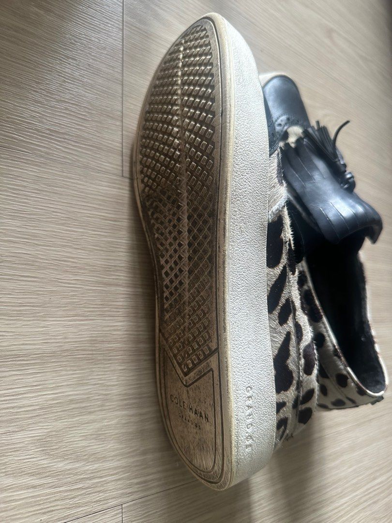 Cole Haan grand zero loafers black (Category: Loafers) located in Pasig City. Submitted by mysavvychic (Listing ID 1397165995, Image 2). Description: .