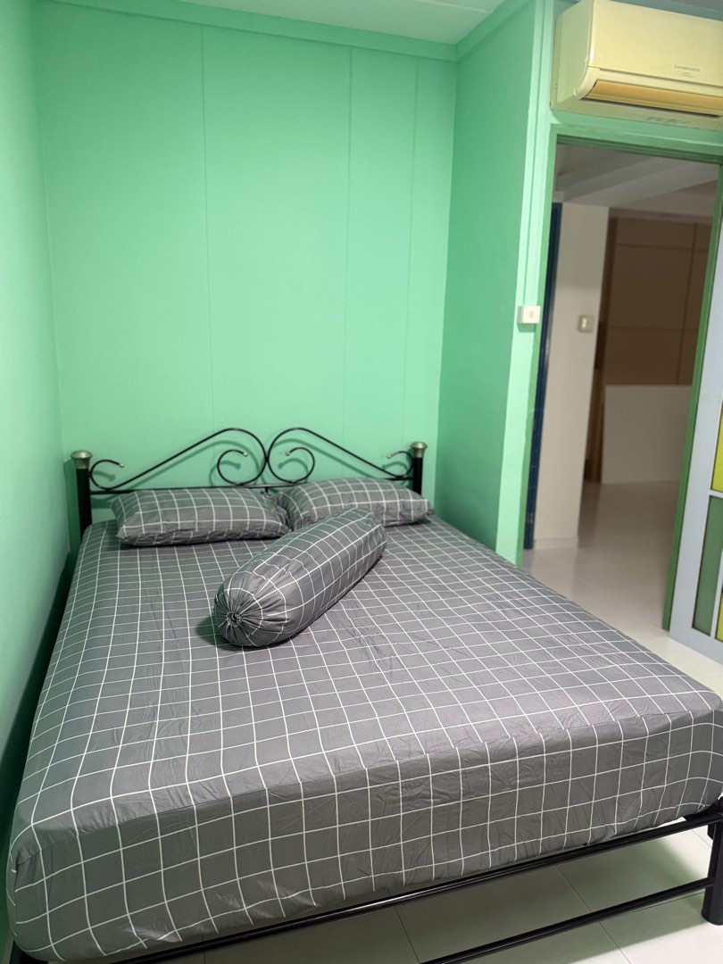 2X freshly painted common room for rent at 550 Woodlands Drive 53 ...