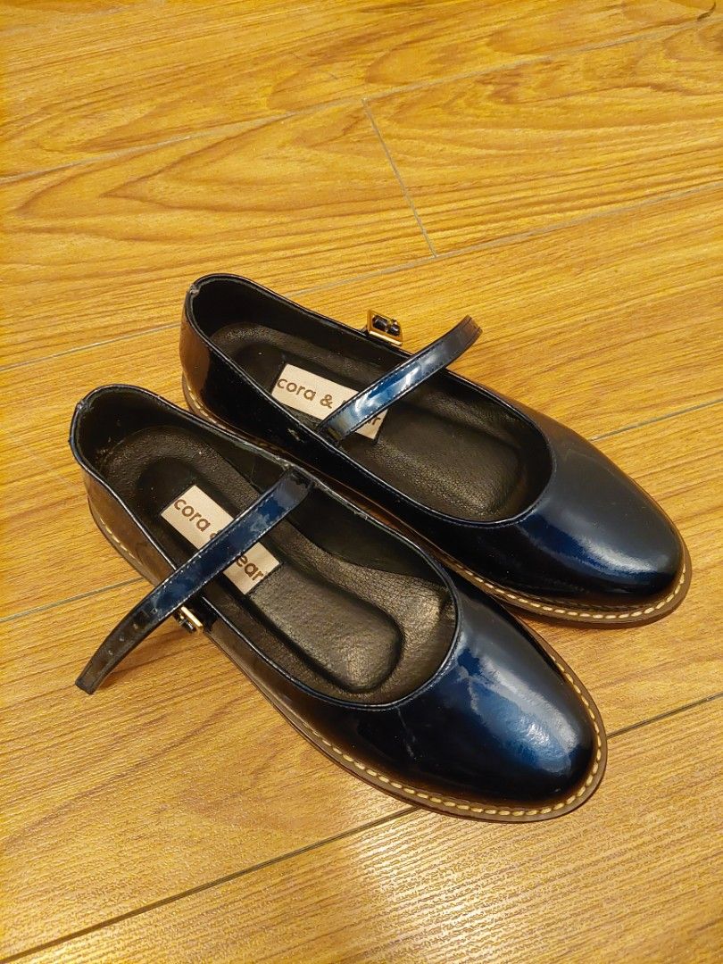 Cora & Bear Mary Jane Shoes (Category: Flats & Sandals) located in Makati City. Submitted by stef.vee (Listing ID 1397187241, Image 3). Description: - Nona Sapphire Genuine Patent Leather Mary Jane shoes - Brand: Cora & Bear - Features a strap with a gold buckle - Glossy finish - Stitched sole.