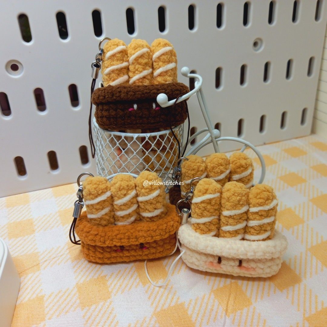 Crochet Mini Baguette in Basket (Category: Handmade Craft) located in Cavite. Submitted by willowstitches_ (Listing ID 1397126318, Image 1). Description: Handmade Keychan for ₱89 each Materials used: Thin Bear Chenille Yarn 2mm hook size fiber fill For more details visit my other socials: Blue app.: Willow Stitches Clock app.: willow_stitches 📍𝐋𝐨𝐜𝐚𝐭𝐢𝐨𝐧: Naic, Cavite 💰 𝐌𝐎𝐏: GCash 🚛 𝐌𝐎𝐃: J&T Express ‧ ₊˚🎧⊹𓏲⋆🌿. ⋆⸜ 🍵✮˚.