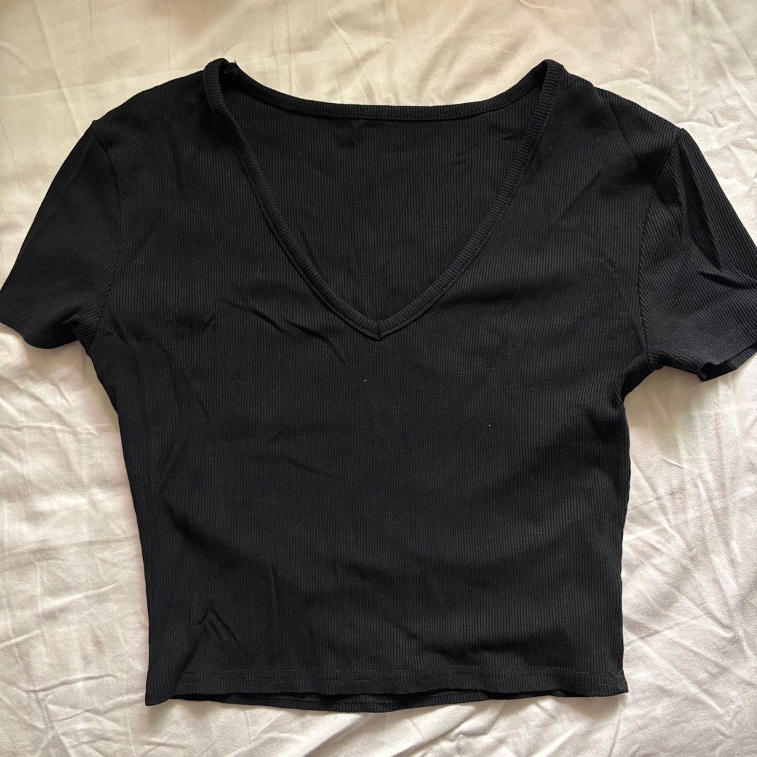 crop tops, basic tee (Category: Shirts) located in Singapore. Submitted by 10doll4rs (Listing ID 1397058415, Image 5). Description: $8 each.