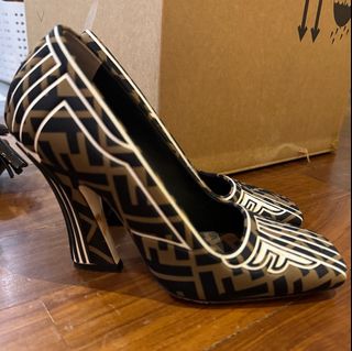 (Category: ) located in . Submitted by your_exs_closet (Listing ID 1397160387, Image 1). Description: .