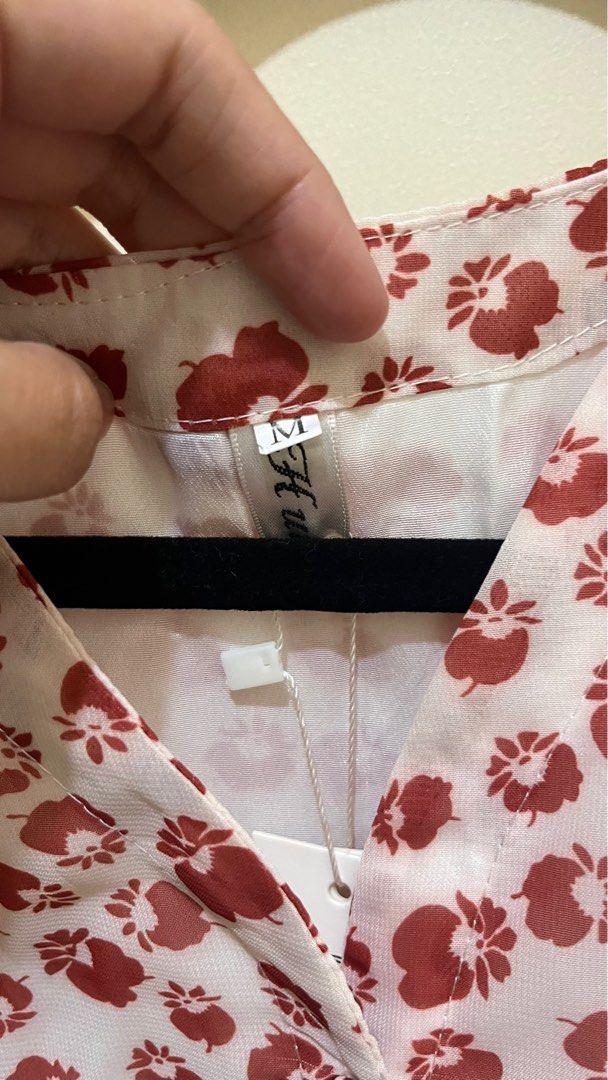 Floral Midi Dress - Size M (Category: Dresses) located in Manila. Submitted by longbondpaper (Listing ID 1397205228, Image 3). Description: .