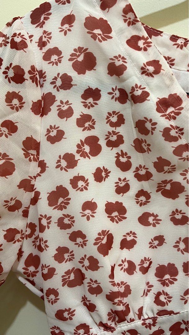 Floral Midi Dress - Size M (Category: Dresses) located in Manila. Submitted by longbondpaper (Listing ID 1397205228, Image 2). Description: .