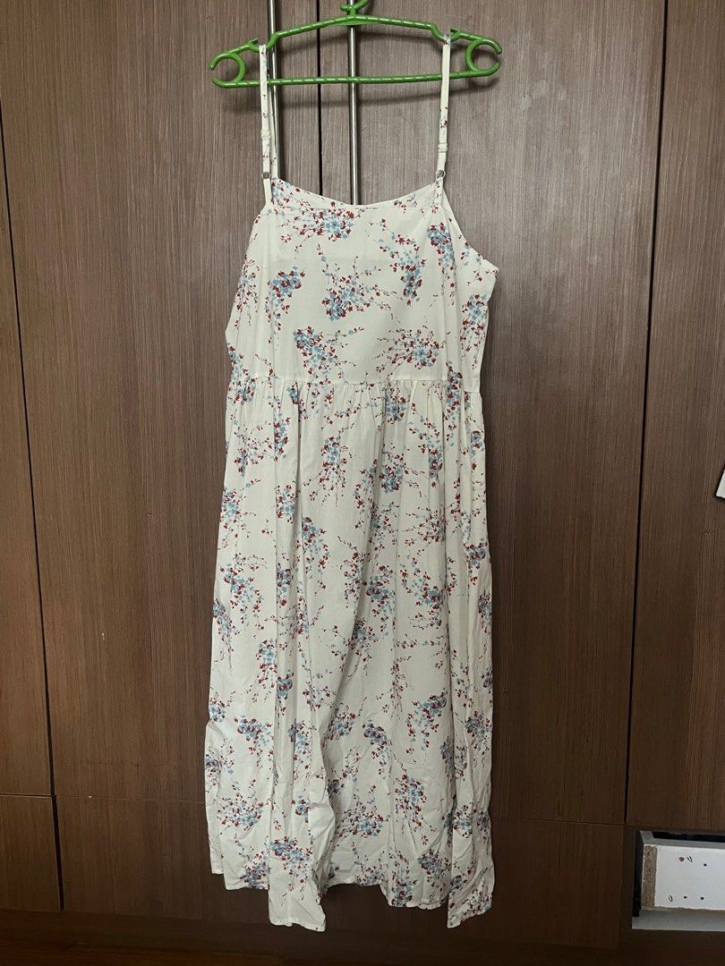 Floral Sundress (Category: Dresses) located in Manila. Submitted by yna.items (Listing ID 1397051830, Image 1). Description: • Bought from Thailand • RFS: Decluttering, not wearing anymore • Fits Medium frames.