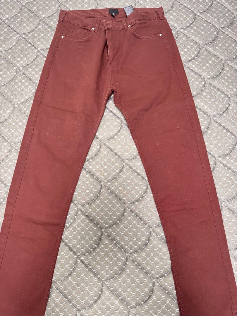 H&M Slim Fit Jeans - Size 33 (Category: Jeans) located in Cavite. Submitted by _prelovedni (Listing ID 1397164495, Image 3). Description: - H&M Slim Fit Jeans - Size: 33 - Color: Reddish-brown - Design: Classic five-pocket - Made in Bangladesh - Perfect for everyday wear - Offers both comfort and a modern look.