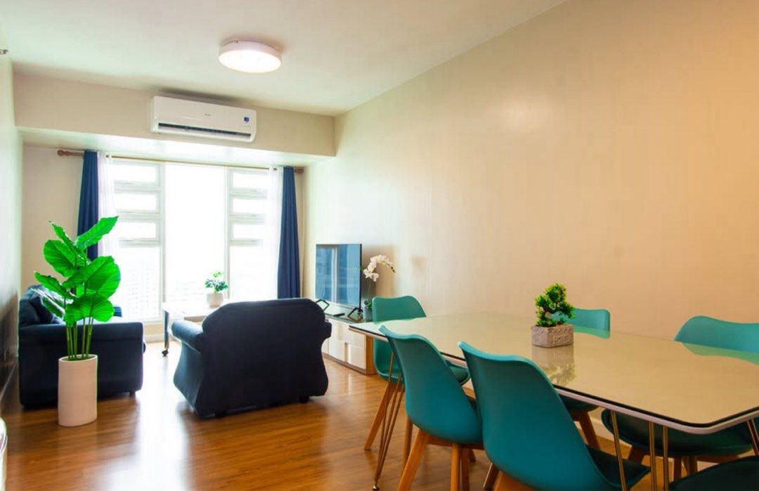 Kroma Tower 1BR Condo Unit For Rent in Makati Legazpi Village (Category: Apartments & Condos) located in Manila. Submitted by don_caasi_09172412763 (Listing ID 1334827199, Image 1). Description: Property Details: Building: Kroma Tower Unit Type: 1 Bedroom Floor Area: 56 sqm. Floor Level: 43rd Balcony: No Parking: No Fully Furnished Availability: Immediate Highly Secured 24/7 Security Expat Friendly Requirements: Minimum 1 year 2 months deposit, 2