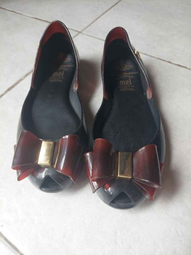 Melissa Sandals for Girls (Category: Babies & Kids Fashion) located in Muntinlupa City. Submitted by mildz9 (Listing ID 1397043618, Image 3). Description: Melissa Footwear for girls size USA 1/ EUR 32 RFS : Outgrown by my daughter.