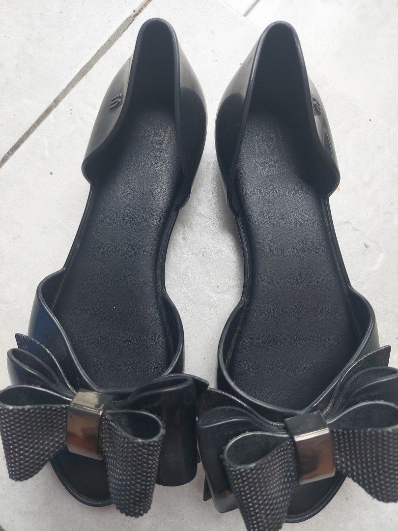 Melissa Sandals for Girls (Category: Babies & Kids Fashion) located in Muntinlupa City. Submitted by mildz9 (Listing ID 1397045570, Image 2). Description: Melissa Footwear for Girls Size USA 2/ EUR 33 Rfs: Outgrown by my daughter.