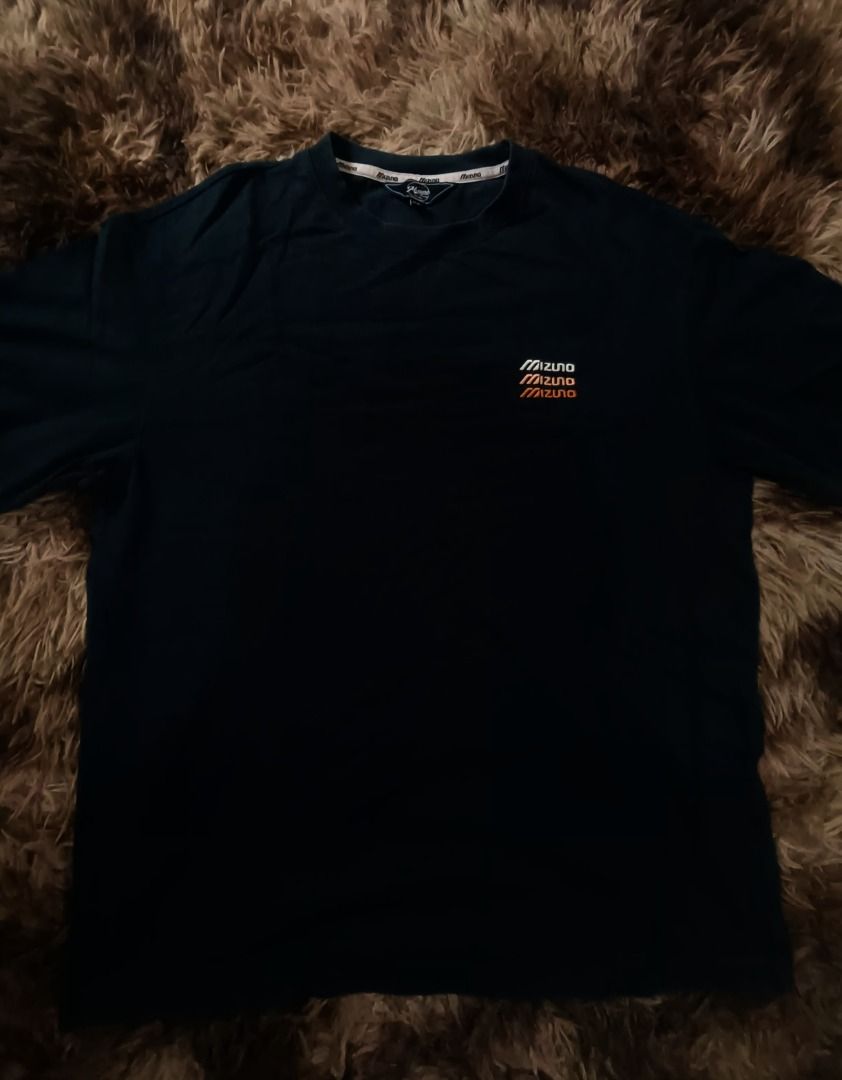 Mizuno Navy Blue T-shirt (Category: Tshirts & Polo Shirts ) located in Kalibo. Submitted by lorenz.503 (Listing ID 1397130799, Image 3). Description: - Navy blue Mizuno t-shirt - Features Mizuno logo on front - Mizuno name on back - Classic crew neck design - Short sleeves - Made from comfortable material - Ideal for casual wear - Simple and stylish design 📌23 X 27 📌GOOD CONDITION and Color Rate 📌With minimal Issue.