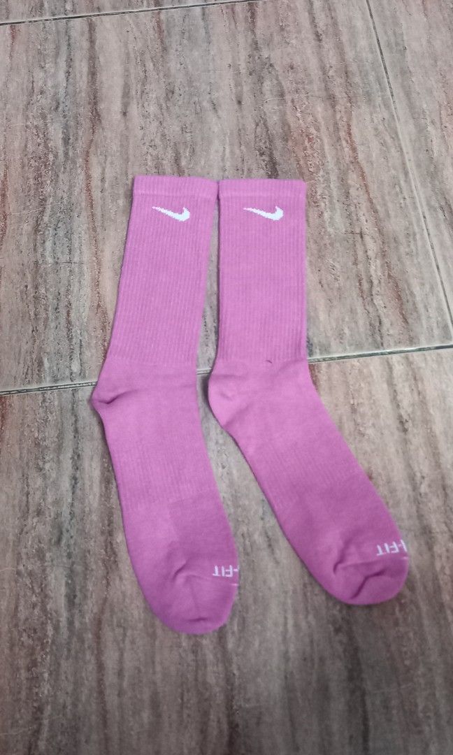 Nike crew socks bnew size M-L (Category: Activewear) located in Pasig City. Submitted by andwiya (Listing ID 1397036461, Image 1). Description: bnew medium and large size 300 per pair pasig/cainta.