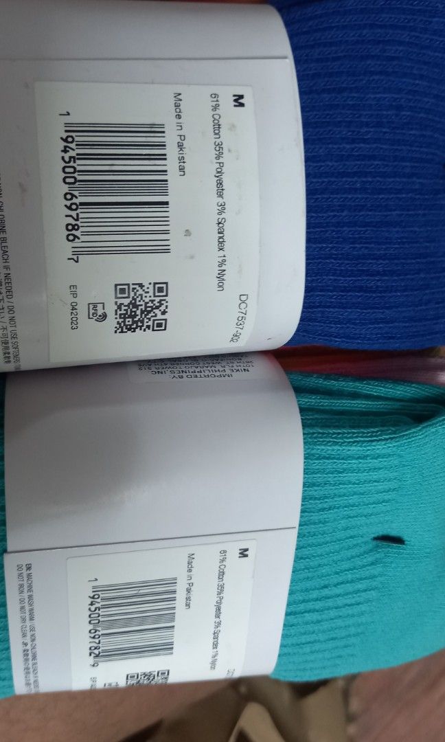 Nike crew socks bnew size M-L (Category: Activewear) located in Pasig City. Submitted by andwiya (Listing ID 1397036461, Image 2). Description: bnew medium and large size 300 per pair pasig/cainta.