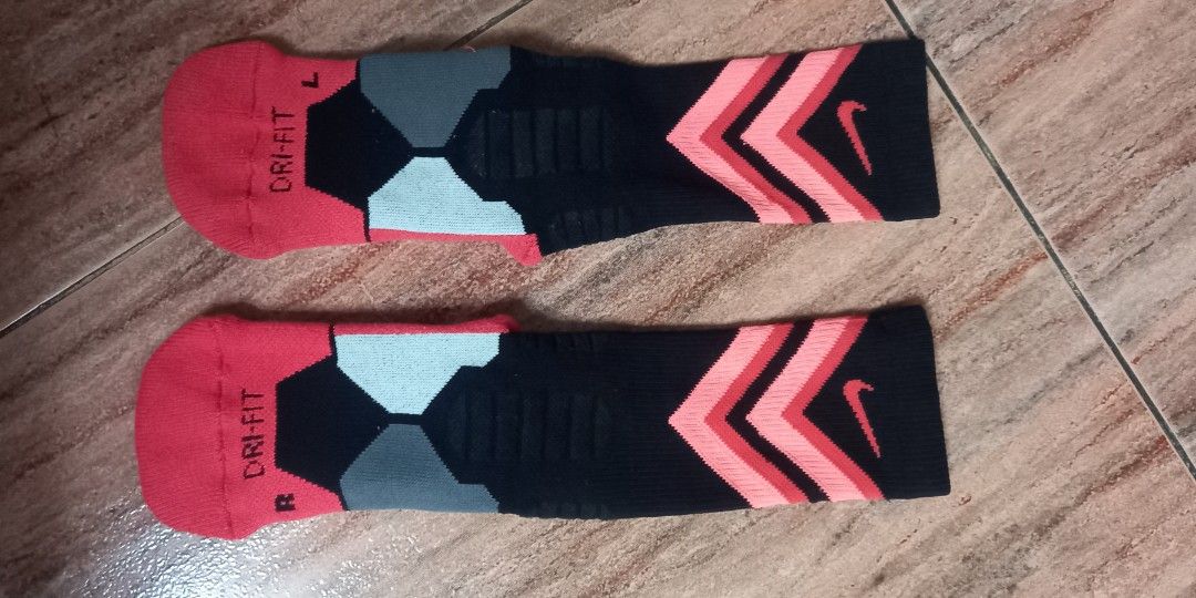 Nike elite socks (Category: Activewear) located in Pasig City. Submitted by andwiya (Listing ID 1397037906, Image 3). Description: good condition 350 per pair used pasig/caintA.