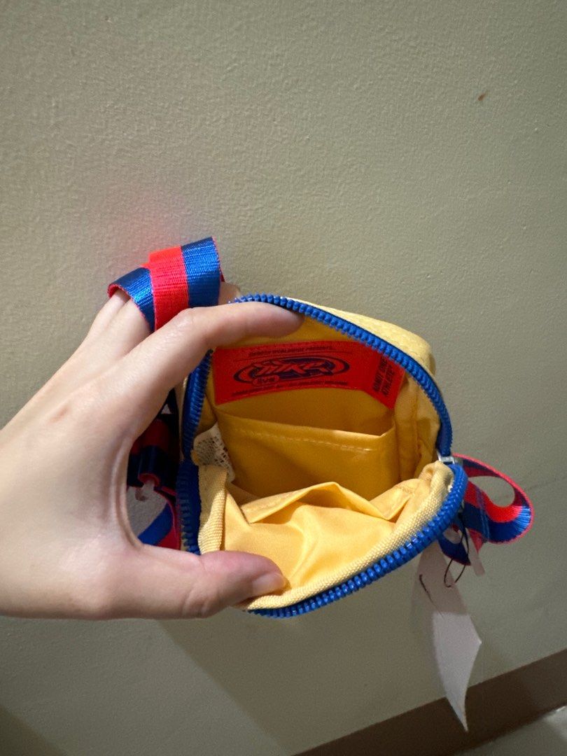 Nike Heritage Cross-Body Bag (Category: Sling Bags) located in Antipolo. Submitted by __cole__ (Listing ID 1397150793, Image 3). Description: AUTHENTIC SRP: 1,300 SELLING FOR: 950 ₱ 950 only.