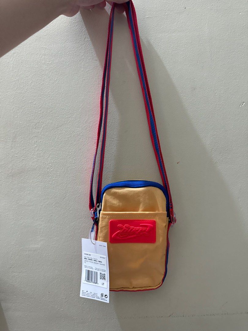 Nike Heritage Cross-Body Bag (Category: Sling Bags) located in Antipolo. Submitted by __cole__ (Listing ID 1397150793, Image 1). Description: AUTHENTIC SRP: 1,300 SELLING FOR: 950 ₱ 950 only.