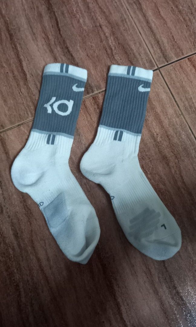 Nike socks (Category: Activewear) located in Pasig City. Submitted by andwiya (Listing ID 1397037409, Image 3). Description: goof condition used pasig/cainta.