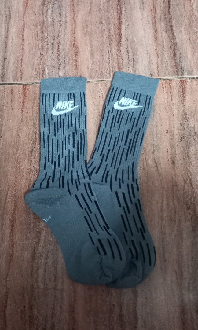 Nike socks bnew (Category: Activewear) located in Pasig City. Submitted by andwiya (Listing ID 1397037188, Image 3). Description: bnew legit pasig/cainta.